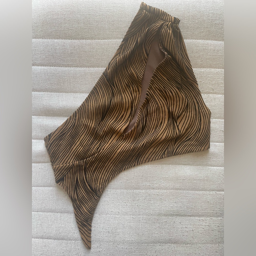 Akira brown and black crop top